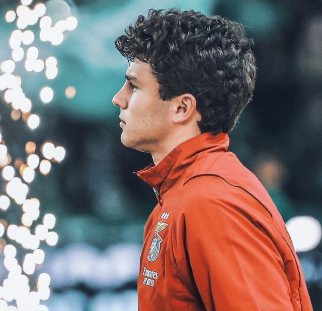 南宫体育平台-转会期阿贾克斯备战欧联门兴格拉德巴赫转会期更衣室发声,奥兰多魔术今晨篮板制胜直接炸裂